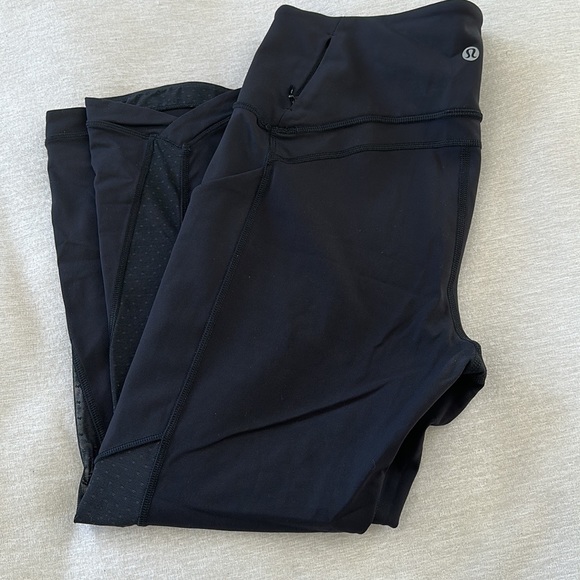 Lululemon Sole Training Crop with New York details Sz 8 🏃🏻‍♀️🧎🏻‍♀️ - Picture 9 of 11